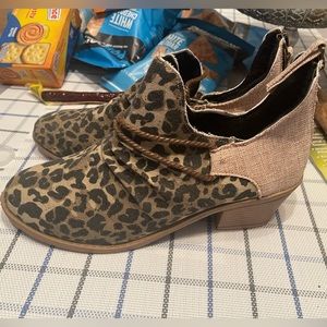 Women’s boutique boots size 10